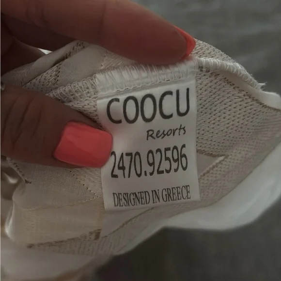 Coocu aether Elegant White and gold Dress - Picture 7 of 7